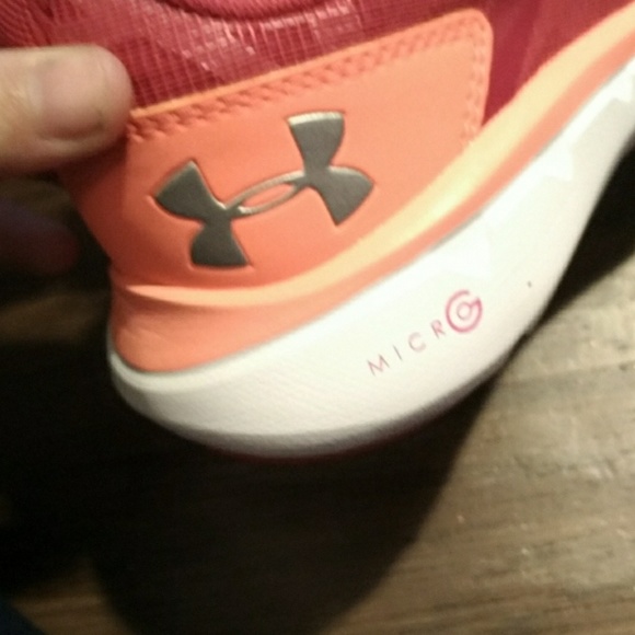 Tennis shoes - Picture 2 of 3